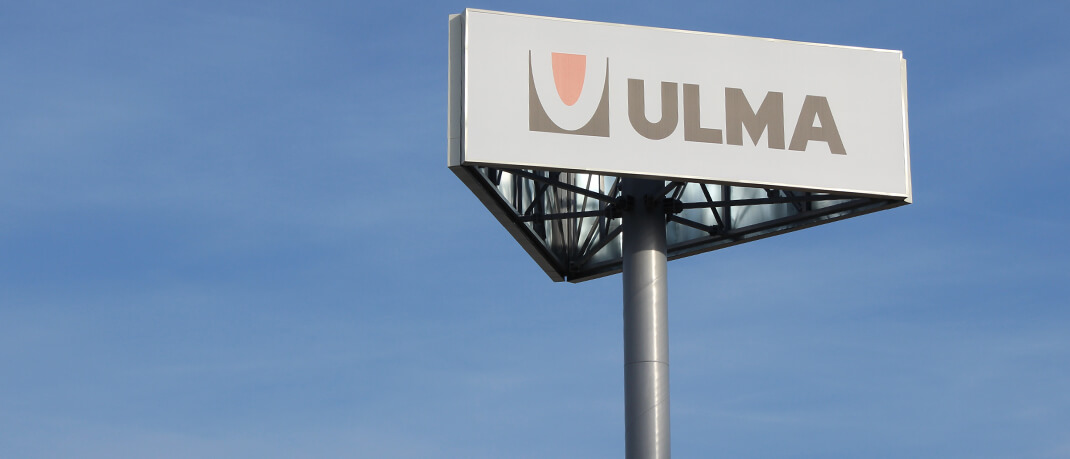ULMA - Piastrelle per finestre di grande formato - ULMA - pannello di grande formato su una torre pubblicitaria